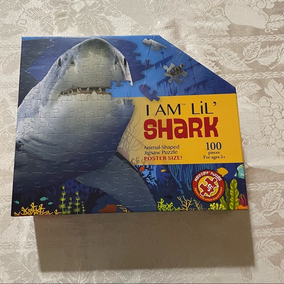 4/$20  Shark puzzle NIB - Picture 1 of 2